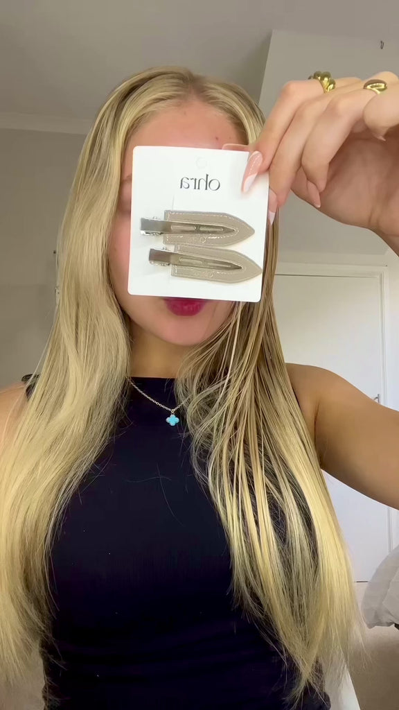 Video of blonde woman applying the Self Made Eye Mask and Untouched Hair Clips during her routine